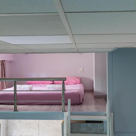 Electra Modern Apartment With Cozy Garden Heraklion  Bagian luar foto
