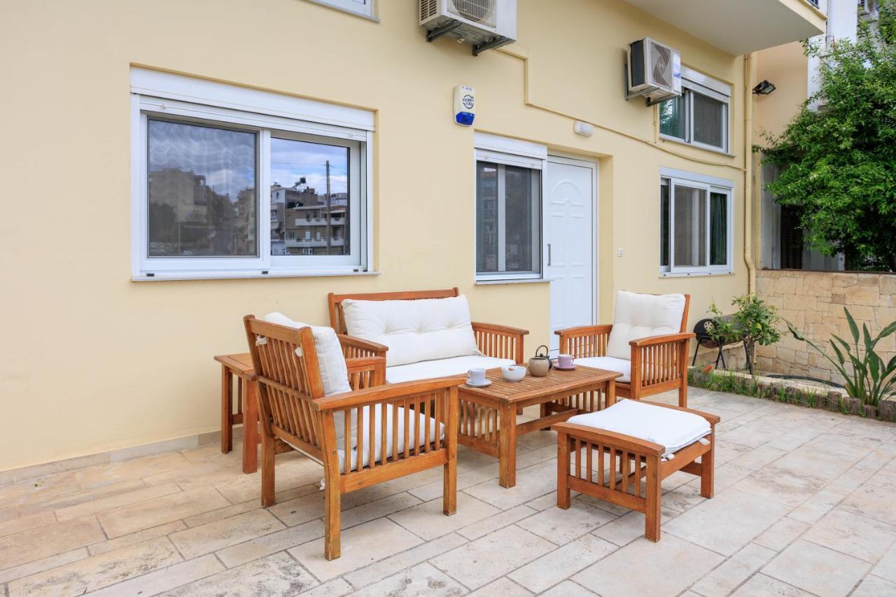 Electra Modern Apartment With Cozy Garden Heraklion  Bagian luar foto