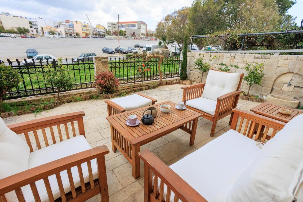 Electra Modern Apartment With Cozy Garden Heraklion  Bagian luar foto