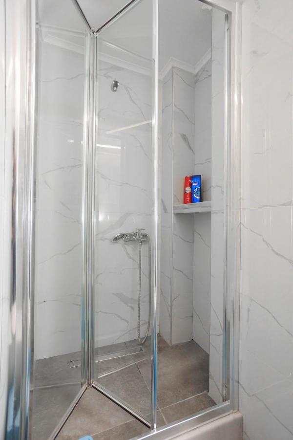 Electra Modern Apartment With Cozy Garden Heraklion  Bagian luar foto