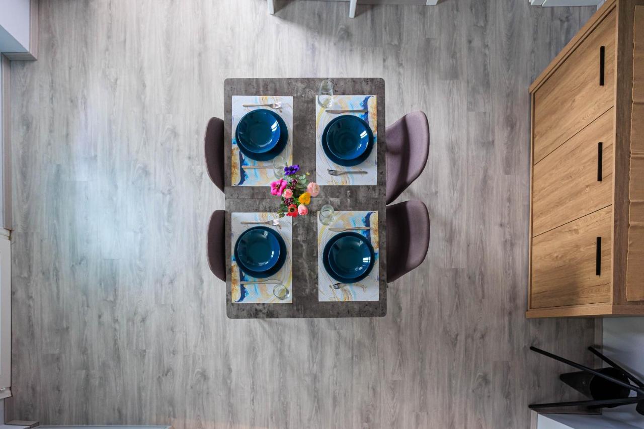 Electra Modern Apartment With Cozy Garden Heraklion  Bagian luar foto
