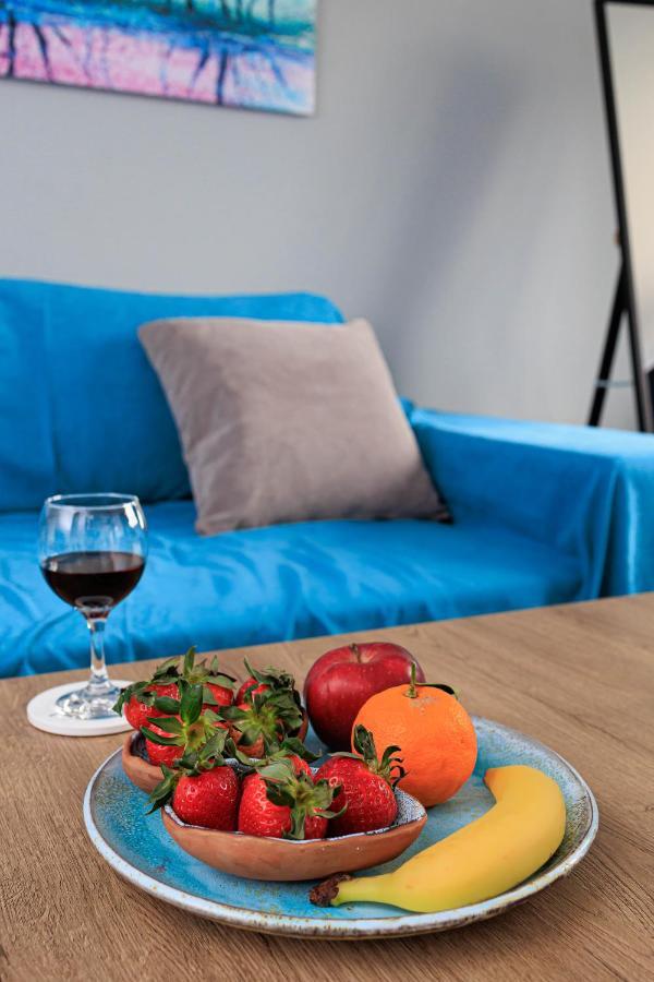 Electra Modern Apartment With Cozy Garden Heraklion  Bagian luar foto